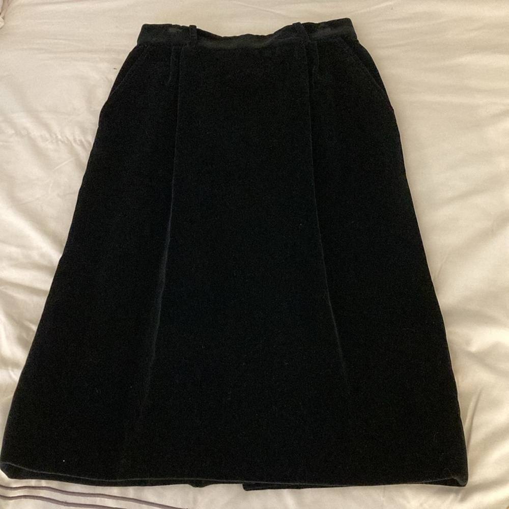 CHRISTIAN DIOR Vintage Velvet 2-piece Skirt Suit with Peplum Jacket - Picture 12 of 16